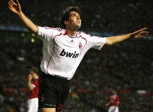 卡卡：07年對曼聯(lián)的進(jìn)球是生涯最美好時刻之一，馬爾蒂尼就像父親配圖