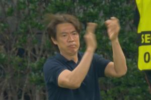 韓國(guó)李鐵？韓國(guó)隊(duì)丟球后，主帥洪明甫鼓掌激勵(lì)球員+吹頭發(fā)配圖