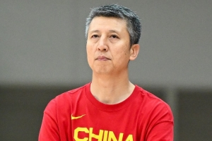男籃世預(yù)賽集訓(xùn)會(huì)召開(kāi) 郭士強(qiáng):出線形勢(shì)嚴(yán)峻 年輕隊(duì)員需敢打敢拼配圖