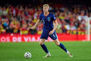范赫克：費(fèi)布呂亨本周五已恢復(fù)訓(xùn)練，希望他在世界杯首戰(zhàn)可以出場(chǎng)配圖