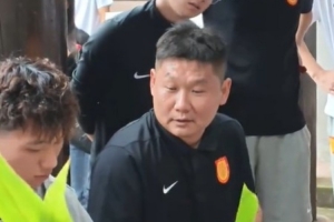 銅梁龍將士在安居古城體驗(yàn)端午民俗，劉建業(yè)包粽子恩加德烏打糍粑配圖