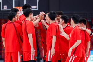 直播吧：男籃21日熱身賽對手澳大利亞陣容多是年輕人 超新星在列配圖