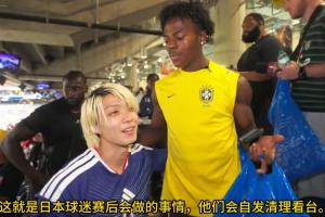 全球直播??甲亢哥和日本球迷一起撿垃圾：不論輸贏他們都會(huì)打掃配圖