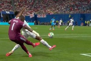 差點(diǎn)超巨失誤！民主剛果門將開大腳，差點(diǎn)被貝林厄姆搶斷配圖