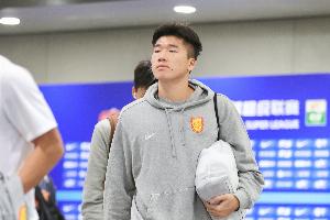 岳瑞杰本場(chǎng)12次解圍，成單場(chǎng)中超完成至少10次解圍最年輕的球員配圖